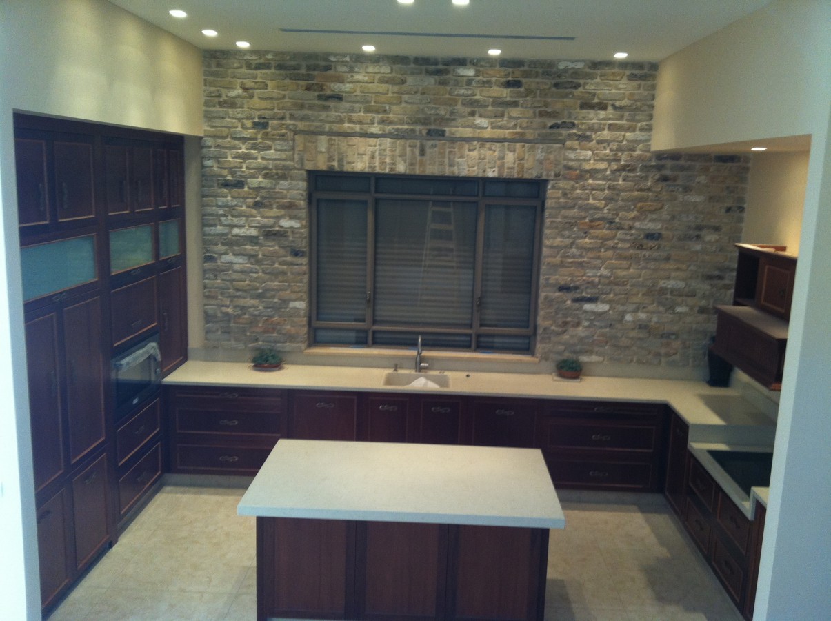 מטבח בסגנון כפרי מעץ ופורניר